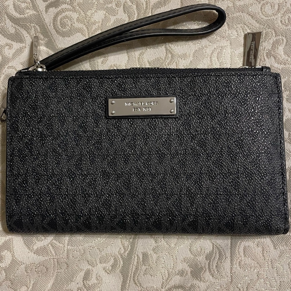 Michael Kors Adele Logo Smartphone Wallet